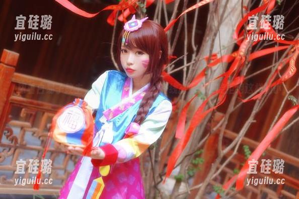 跟着白易子教主，在旗袍中漫游，在线高清，谁能拒绝这样的小美好？