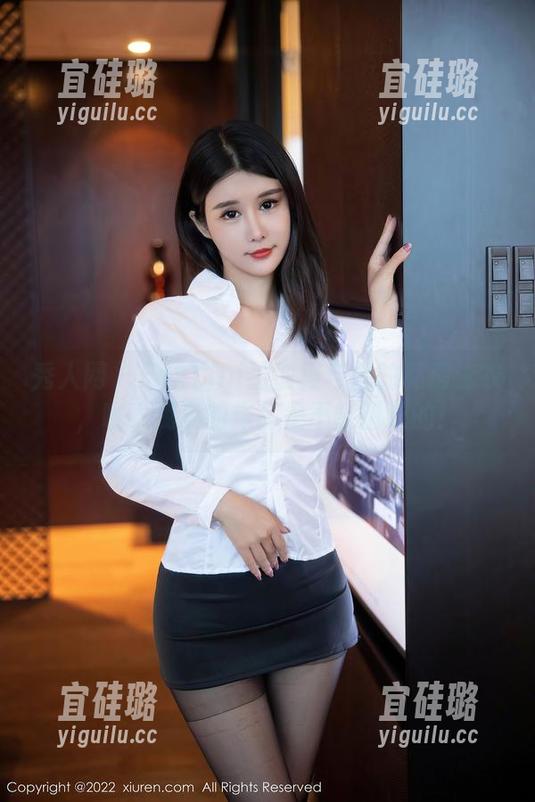 秀人网-FoxYini孟狐狸 秀人网 - FoxYini孟狐狸与她的私房泳衣,哦,我说的作品是不能错过的!