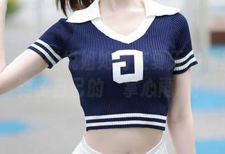 秀人网 – 看悦悦姐如何在夏天的原图中找到了自己的‘掌心雨’！