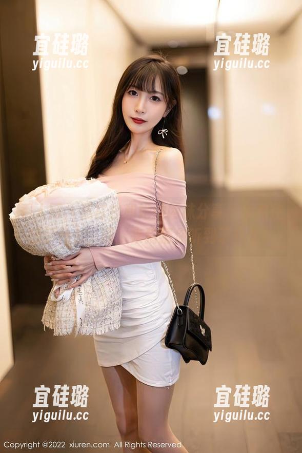秀人网 - 燕甘甘和她的网袜分享，仿佛在暗示什么，唔，来猜猜你听到了什么？