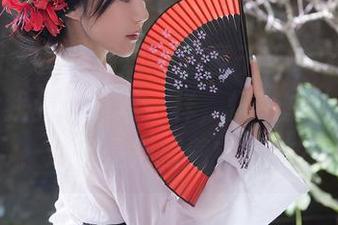 秀人网 – 高清写真中的童千艺cara，剧情就像我和冰淇淋一样，恨不能一口吃掉，还不是得搂着它不放？