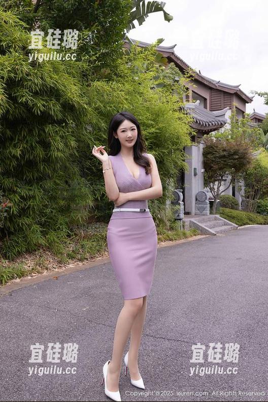 秀人网-糯美子MINIbabe 秀人网 - 糯美子MINIbabe校服美照大集合,图片里透着些许无奈的梦想
