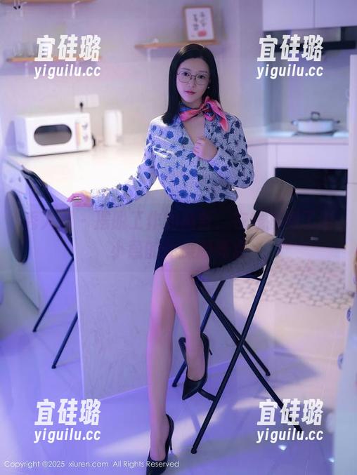 秀人网 - 摆脱工作的痛苦，在线找到了谢小蒽的体操服亮点