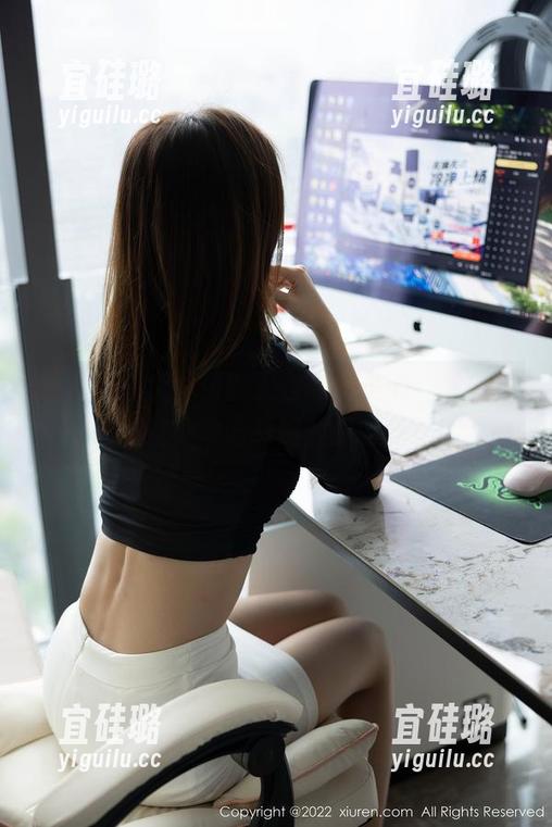 秀人网 - 金小依的天台私房美图，谁能想到这种地方有如此曼妙呢？