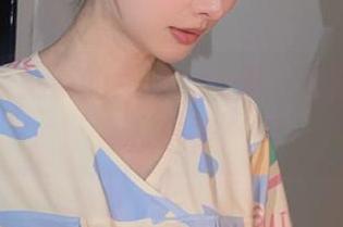 迷失在紫氯氯的女孩cos里，套图让我无从选择