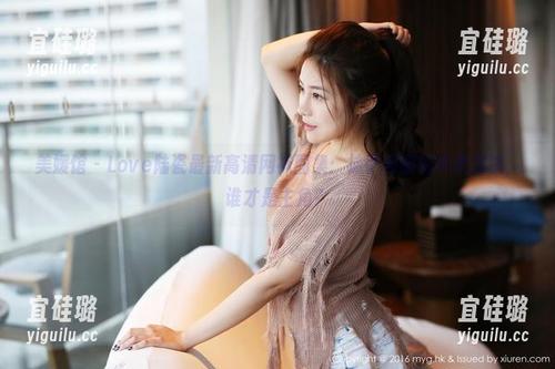 美媛馆-Love陆瓷 美媛馆 - Love陆瓷最新高清网袜图集:袜子和腿的审美对决,谁才是主角?