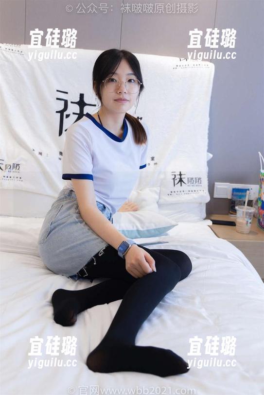 袜啵啵 - 这就是小甜豆的制服写真，最后一次分享，我发誓…可能不会！