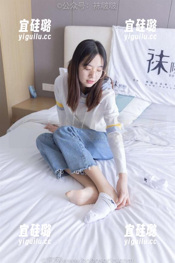 袜啵啵 - 小甜豆的原图：连体泳衣是夏天的信号，还藏着点小心机！
