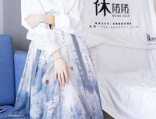 袜啵啵 – 作品“短裤”：苏苏就是这么玩，无处不在的迷人气息。