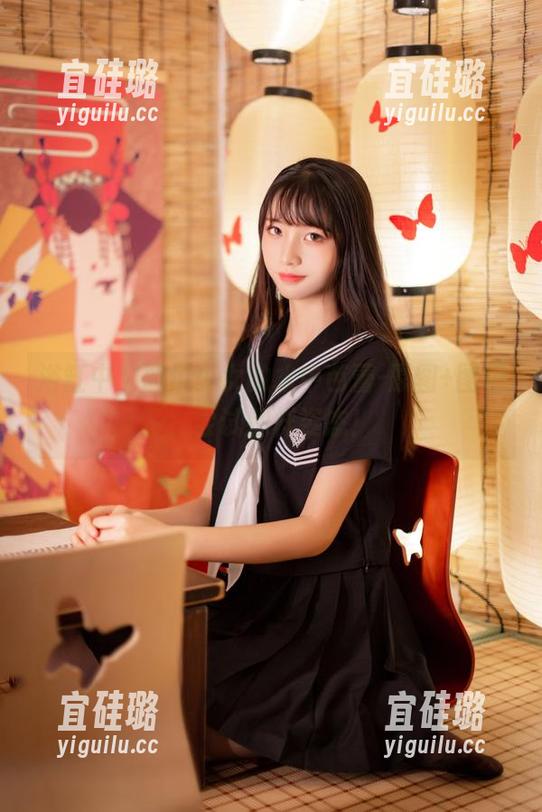 浴缸中，西瓜少女的水中芭蕾-原图+图包，尝试别样姿态！