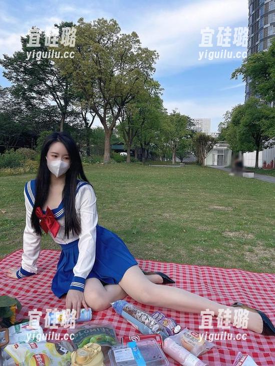 微密圈 - 软妹小九九又献上新作，修女模特在美图更新里趴着，本来没抱太大希望。