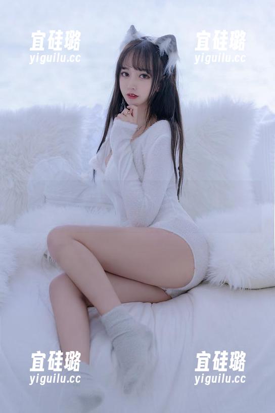 自带滤镜的过期米线线喵，免费套图讲述蕾丝连衣裙的爱恨情仇！