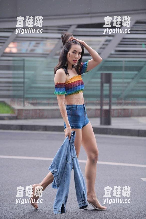 魔镜街拍-婷婷 魔镜街拍 - 千言万语不如一张图:婷婷在寒风中横行,“肉丝美人”原图可下载!